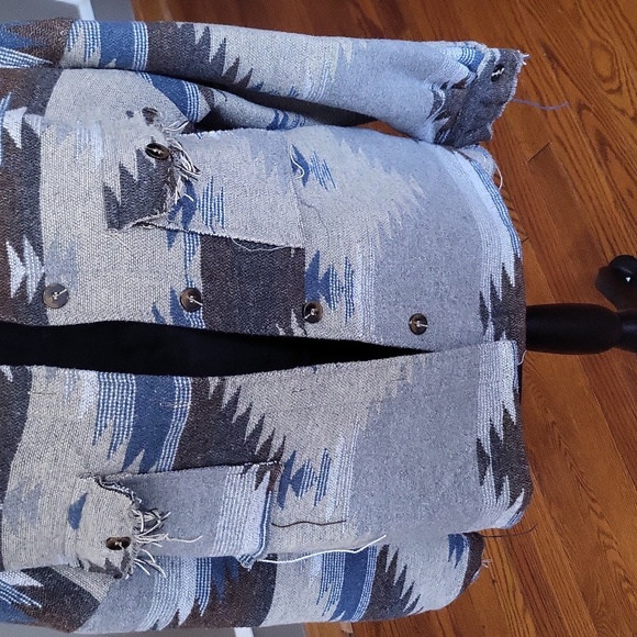 AZTEC Shacket - Picture 3 of 9